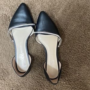 Size 8 🖤Rock & Republic Black and Silver dressy flats. 🖤